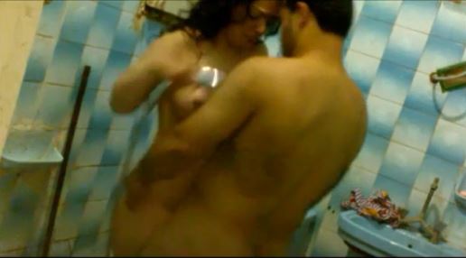 زوج مصري ينيك زوجته في الحمام بعد دخوله عليها عارية سكس مصري