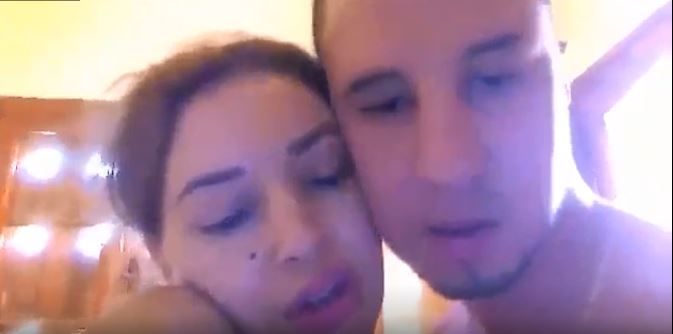 سكس ستان ناعم حرمة تتناك محارم بزبر تخين من اخوها بقميص نوم ازرق
