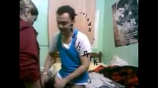 شرموطة مصرية تخون زوجها وتتناك من واد أد عيالها – سكس مصري