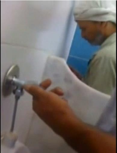 سكس رجالة مصرية شواذ مع بعض يستغلون الفرصة داخل حمام عام